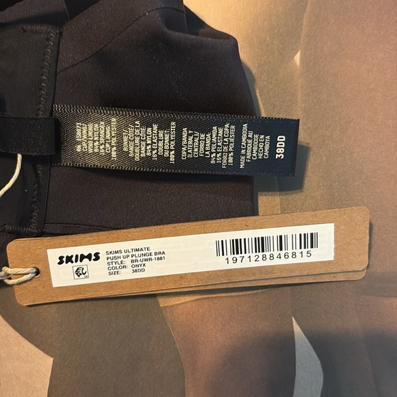 Skims Ultimate Push Up Plunge Bra - Picture 2 of 2